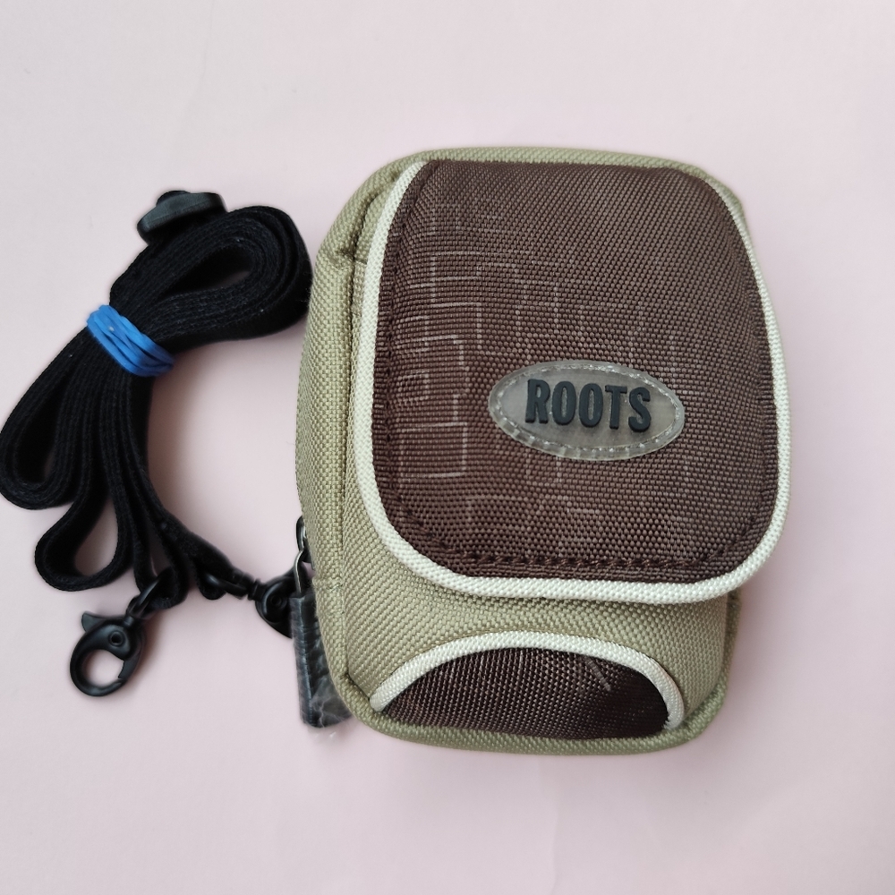 3/$25💙Roots Small Camera Bag Brown and Tan